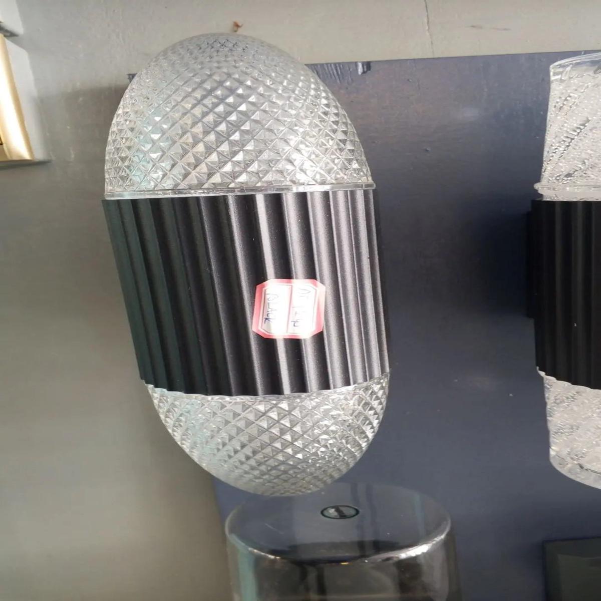 Wall-mounted lamp